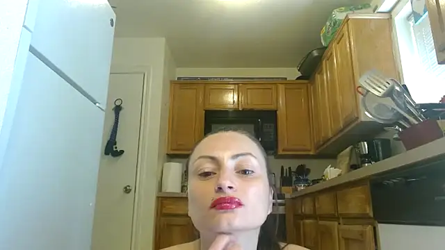 DiamondMonroeXo online show from September 9, 2025, 3:43 pm