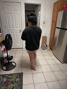 kimmiakiss22 online show from April 17, 2026, 12:02 am