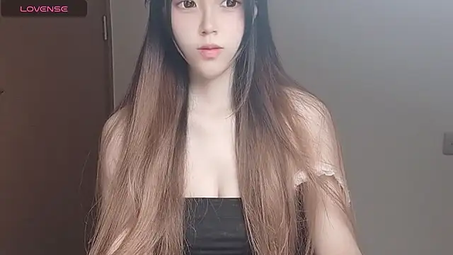 VaerySaenz online show from November 18, 2025, 3:32 am