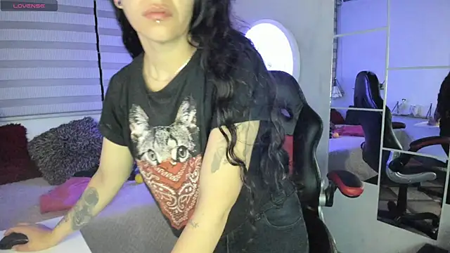 natasha logan  online show from May 24, 2026, 4:01 am