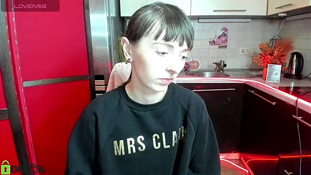 Snapshot of TayanaJons chatting on December 3, 2025, 8:03 am TayanaJons online show from December 3, 2025, 8:03 am