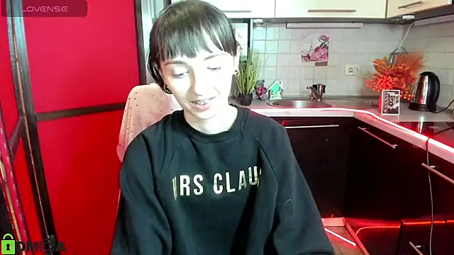 Snapshot of TayanaJons chatting on December 5, 2025, 8:02 am TayanaJons online show from December 5, 2025, 8:02 am