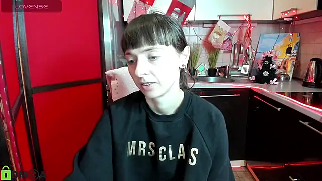 Snapshot of TayanaJons chatting on December 15, 2025, 7:58 am TayanaJons online show from December 15, 2025, 7:58 am