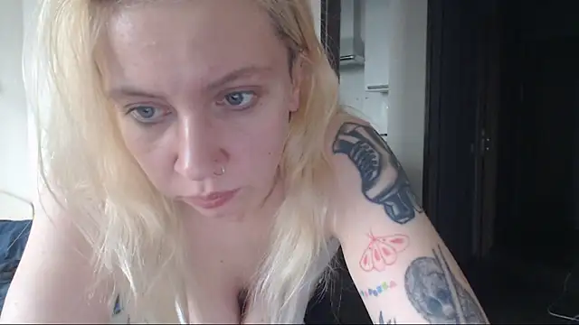 Snapshot of amanda_kiss_kiss chatting on November 10, 2025, 12:10 pm amanda kiss kiss online show from November 10, 2025, 12:10 pm