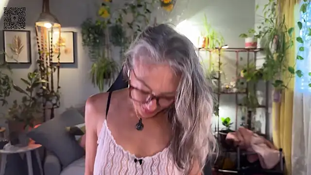 Snapshot of sunniedayz_ chatting on September 16, 2025, 3:24 pm sunniedayz online show from September 16, 2025, 3:24 pm