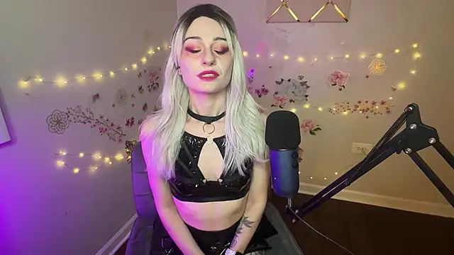 Starr1123 online show from April 15, 2026, 3:56 am