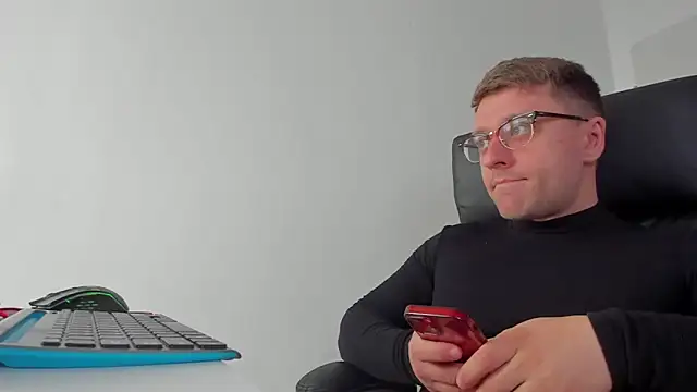 Snapshot of Findom_guy chatting on March 20, 2025, 11:38 am Findom guy online show from March 20, 2025, 11:38 am