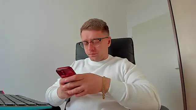 Snapshot of Findom_guy chatting on March 16, 2025, 3:28 pm Findom guy online show from March 16, 2025, 3:28 pm