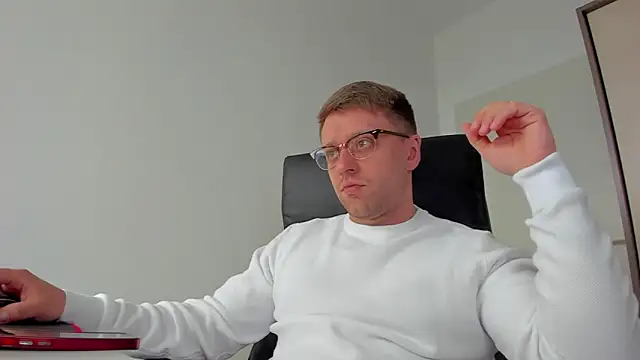 Snapshot of Findom_guy chatting on March 18, 2025, 9:34 am Findom guy online show from March 18, 2025, 9:34 am