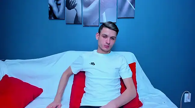 Snapshot of andboyfor6 chatting on February 5, 2025, 1:44 pm andboyfor6 online show from February 5, 2025, 1:44 pm