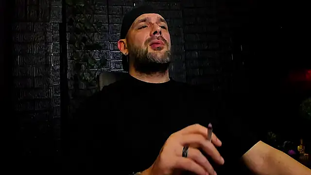 Snapshot of LexXHardy chatting on December 22, 2025, 12:44 am LexXHardy online show from December 22, 2025, 12:44 am