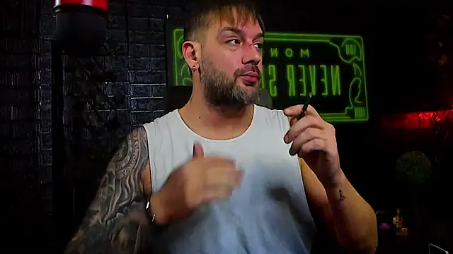 Snapshot of LexXHardy chatting on December 21, 2025, 9:55 am LexXHardy online show from December 21, 2025, 9:55 am