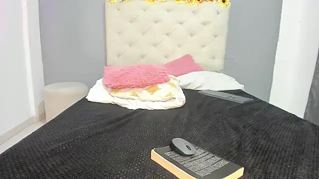 Snapshot of violetasimonz chatting on January 28, 2025, 7:00 pm violetasimonz online show from January 28, 2025, 7:00 pm