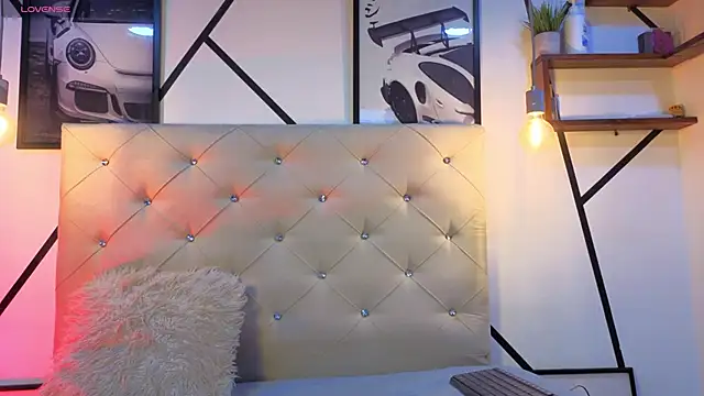 violetasimonz online show from April 13, 2026, 11:09 pm