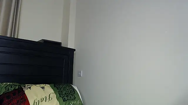 NIKKIE LOVE online show from December 17, 2025, 9:47 am