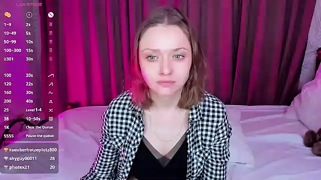 Snapshot of Linda_Bryant chatting on February 15, 2025, 2:37 am Linda Bryant online show from February 15, 2025, 2:37 am