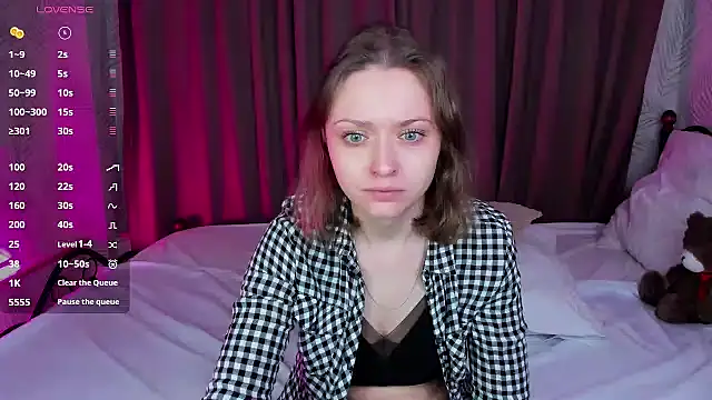 Snapshot of Linda_Bryant chatting on February 14, 2025, 11:31 pm Linda Bryant online show from February 14, 2025, 11:31 pm