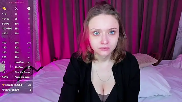 Snapshot of Linda_Bryant chatting on February 17, 2025, 11:54 pm Linda Bryant online show from February 17, 2025, 11:54 pm