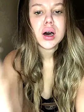 Snapshot of Lucy_Dell chatting on November 14, 2025, 7:12 am Lucy Dell online show from November 14, 2025, 7:12 am