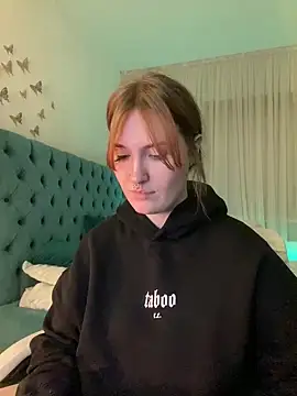 Snapshot of _Chlo__e chatting on March 3, 2025, 4:32 am Chlo e online show from March 3, 2025, 4:32 am