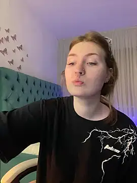 Snapshot of _Chlo__e chatting on March 7, 2025, 10:43 pm Chlo e online show from March 7, 2025, 10:43 pm