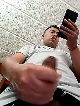 Snapshot of Diego_leon27 chatting on February 11, 2025, 1:51 pm Diego leon27 online show from February 11, 2025, 1:51 pm