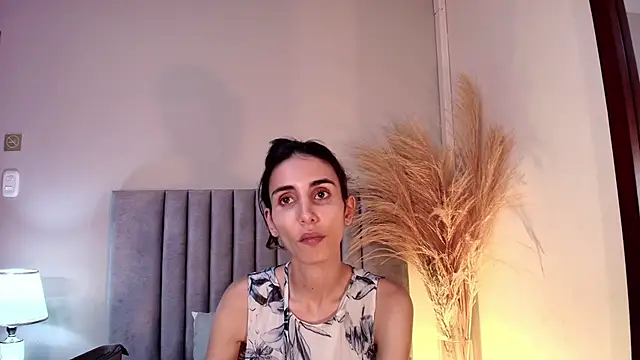 Snapshot of Nina_Cavaali chatting on October 18, 2025, 5:59 pm Nina Cavaali online show from October 18, 2025, 5:59 pm