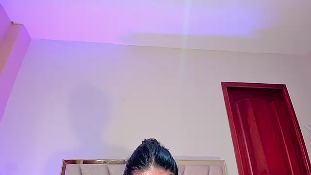 Snapshot of Nina_Cavaali chatting on October 20, 2025, 6:41 pm Nina Cavaali online show from October 20, 2025, 6:41 pm