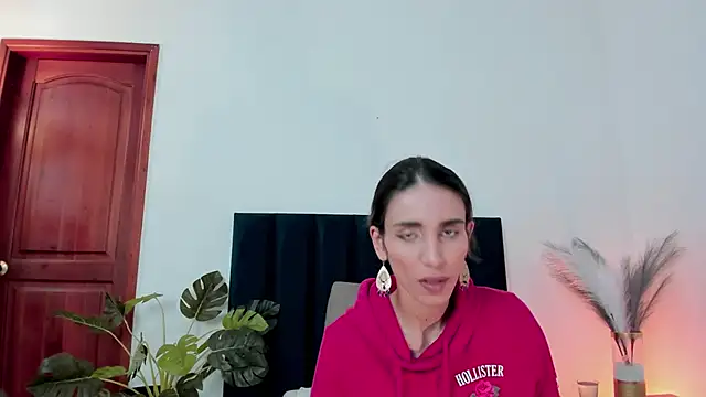 Snapshot of Nina_Cavaali chatting on March 7, 2025, 6:11 pm Nina Cavaali online show from March 7, 2025, 6:11 pm