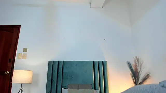 Snapshot of Nina_Cavaali chatting on February 7, 2025, 6:02 pm Nina Cavaali online show from February 7, 2025, 6:02 pm