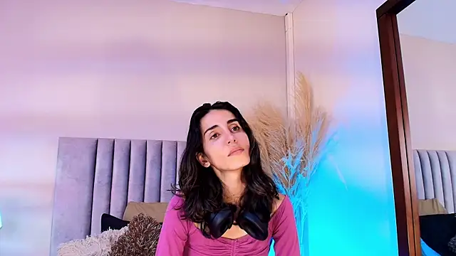 Nina Cavaali online show from October 25, 2025, 6:19 pm