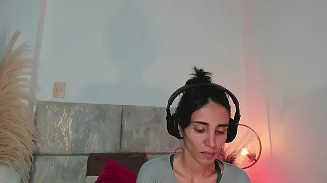 Snapshot of Nina_Cavaali chatting on October 2, 2025, 6:22 pm Nina Cavaali online show from October 2, 2025, 6:22 pm
