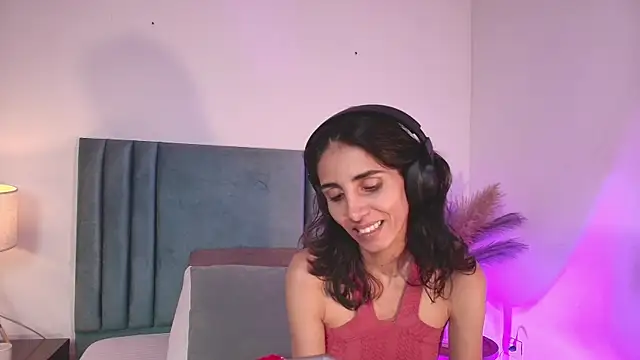 Snapshot of Nina_Cavaali chatting on October 1, 2025, 6:23 pm Nina Cavaali online show from October 1, 2025, 6:23 pm