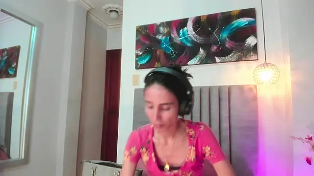 Snapshot of Nina_Cavaali chatting on October 5, 2025, 2:30 pm Nina Cavaali online show from October 5, 2025, 2:30 pm