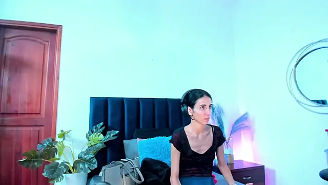 Snapshot of Nina_Cavaali chatting on October 10, 2025, 6:20 pm Nina Cavaali online show from October 10, 2025, 6:20 pm