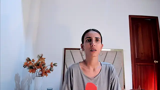 Snapshot of Nina_Cavaali chatting on March 4, 2025, 6:18 pm Nina Cavaali online show from March 4, 2025, 6:18 pm