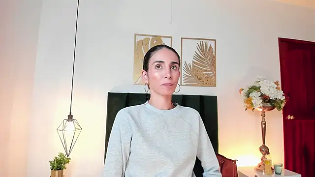 Snapshot of Nina_Cavaali chatting on March 3, 2025, 6:13 pm Nina Cavaali online show from March 3, 2025, 6:13 pm