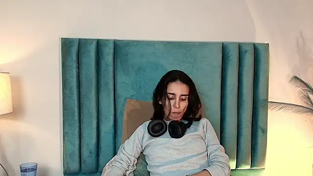Snapshot of Nina_Cavaali chatting on October 12, 2025, 4:30 pm Nina Cavaali online show from October 12, 2025, 4:30 pm