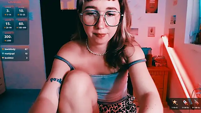 Cosmo Riri online show from April 27, 2026, 4:43 am