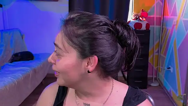 Cuttiealice online show from November 11, 2025, 2:34 pm