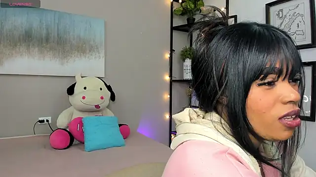 Briana Wells  online show from April 13, 2026, 12:53 pm