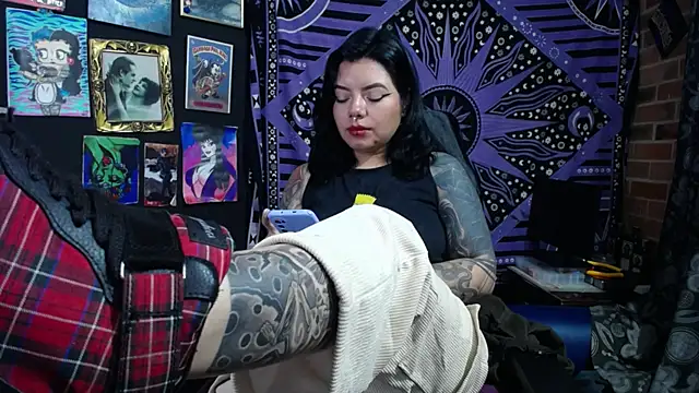 Snapshot of Yourmadame_P chatting on April 18, 2026, 4:15 am Yourmadame P online show from April 18, 2026, 4:15 am