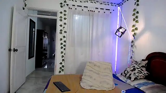 Snapshot of ivonne__hott1 chatting on October 30, 2025, 8:17 pm ivonne hott1 online show from October 30, 2025, 8:17 pm