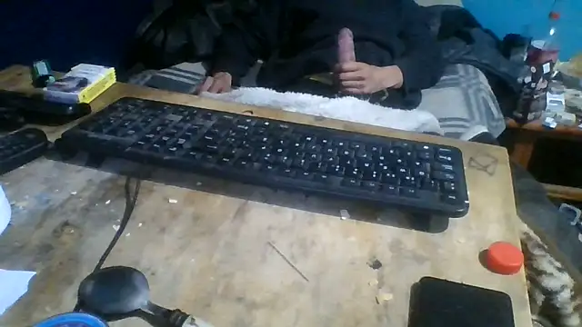 malekon76 online show from June 14, 2026, 2:18 pm