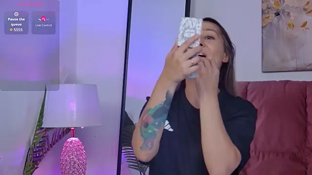 Snapshot of NicolLopeze chatting on September 15, 2025, 5:52 am NicolLopeze online show from September 15, 2025, 5:52 am