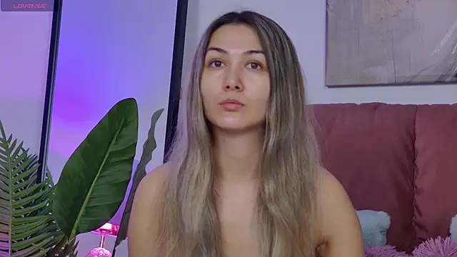 Snapshot of NicolLopeze chatting on November 17, 2025, 6:50 am NicolLopeze online show from November 17, 2025, 6:50 am