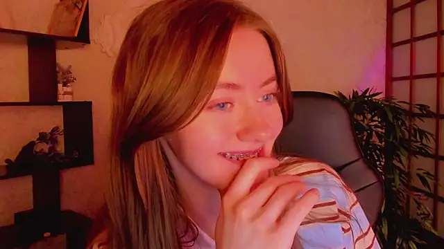 Snapshot of KateCuddle chatting on March 12, 2025, 5:46 am KateCuddle online show from March 12, 2025, 5:46 am