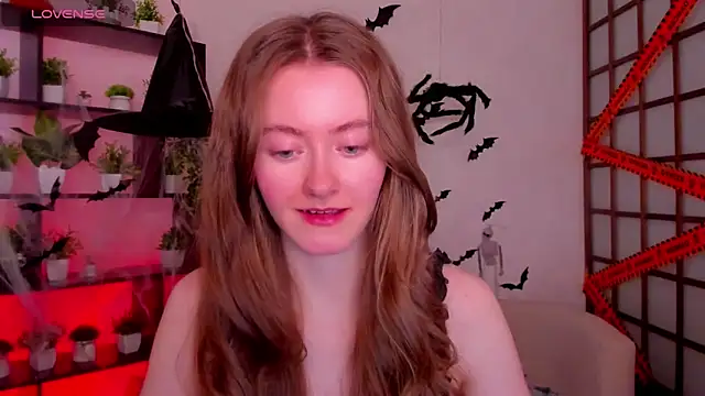 Snapshot of KateCuddle chatting on October 27, 2025, 2:45 am KateCuddle online show from October 27, 2025, 2:45 am