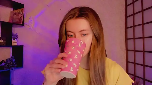 Snapshot of KateCuddle chatting on February 18, 2025, 2:05 am KateCuddle online show from February 18, 2025, 2:05 am