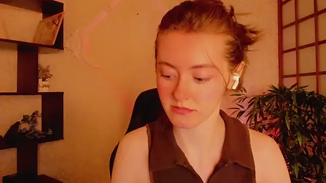 Snapshot of KateCuddle chatting on March 13, 2025, 2:27 am KateCuddle online show from March 13, 2025, 2:27 am